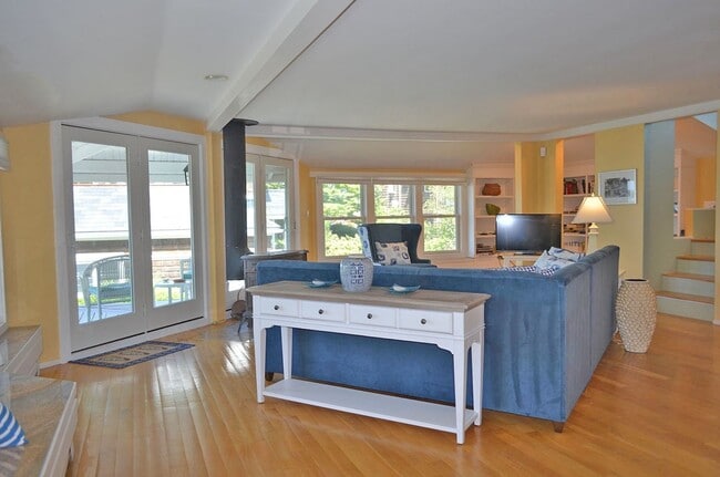 Building Photo - Waterfront Winter Rental: Sunset Cove (Utilities Included)