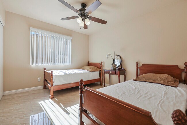 Building Photo - 45930 Las Colinas