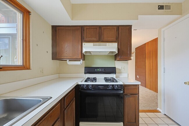 Building Photo - 52 Rosewood Dr