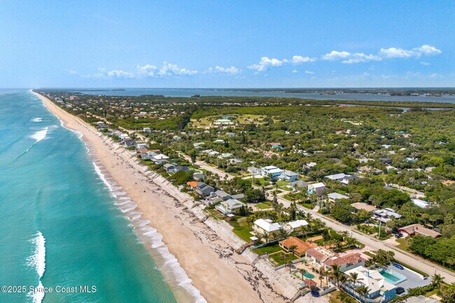 Building Photo - 6765 Angeles Rd