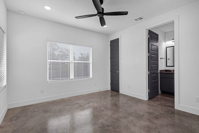 Building Photo - NOW LEASING!  4 bed, 4.5 bath modern home