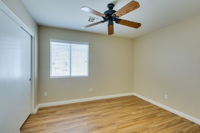 Building Photo - Single story 3 bedroom home in a lovely NW...