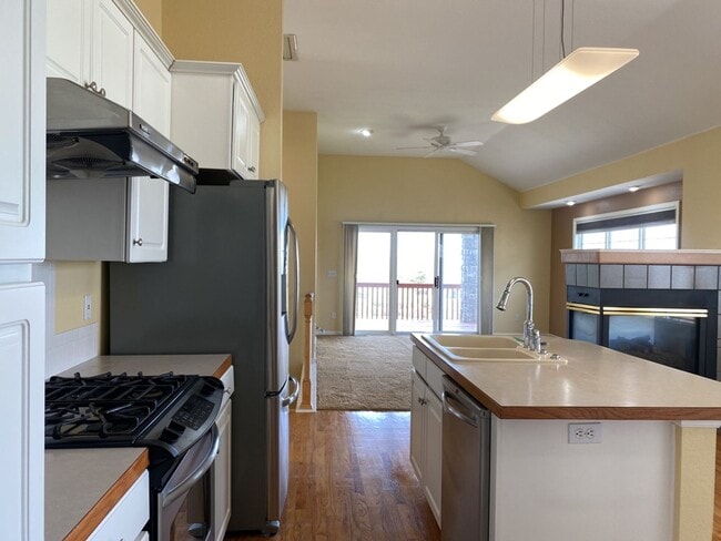 Building Photo - 5742 Crestwood Dr