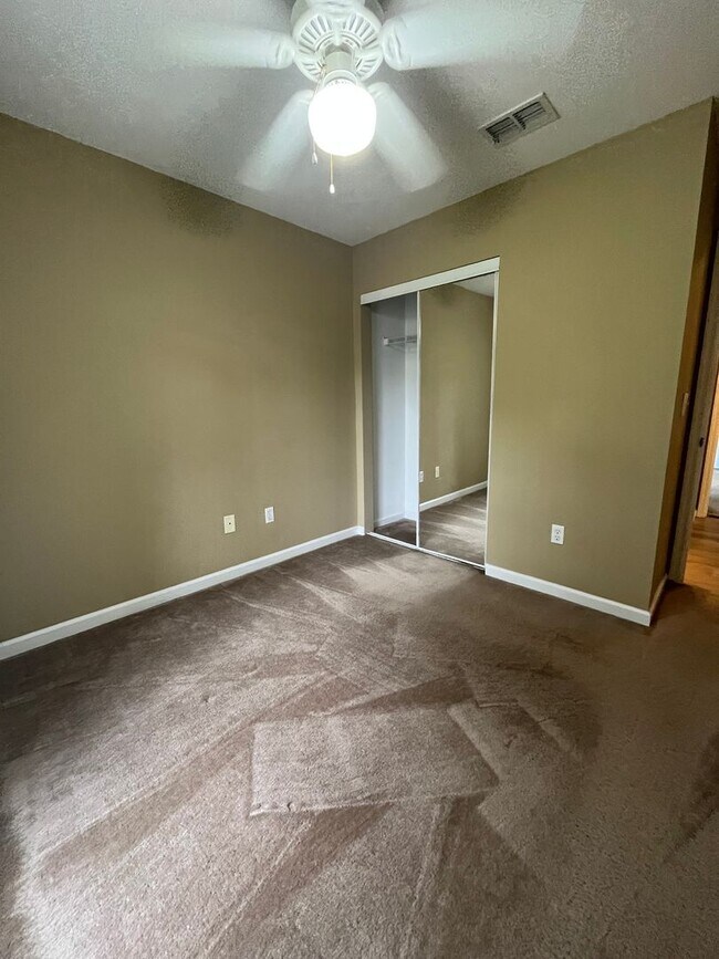 Building Photo - Quiet Home in Pine Lakes Cud-de-sac!!
