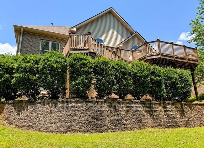 Building Photo - 745 Charleston Pl