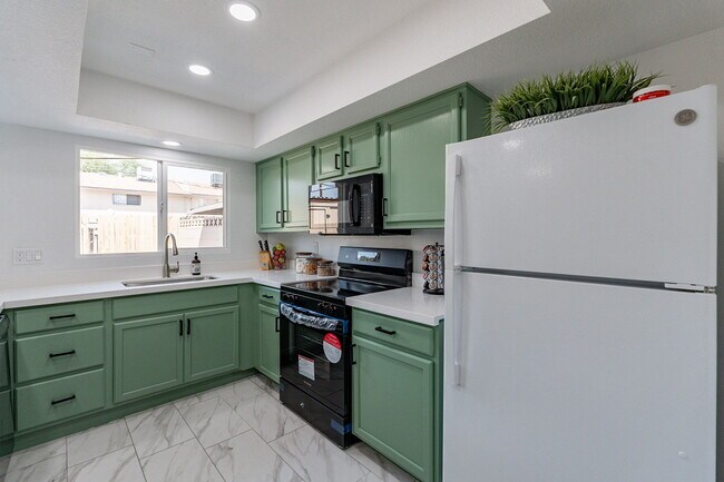Building Photo - 6757 N 44th Ave