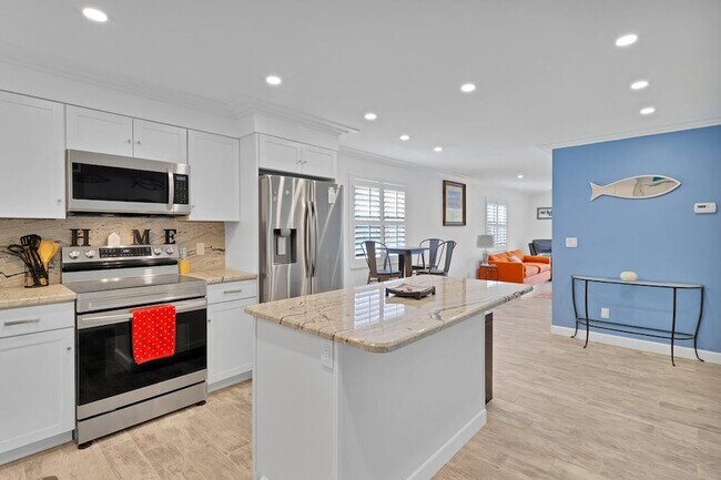 Building Photo - 1441 Ocean Dr