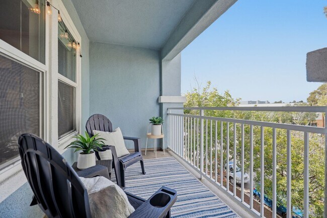 Building Photo - Point Loma, "The Bay" 2 bed 2 Bath Townhome now available! Amazing amenities, don't miss out