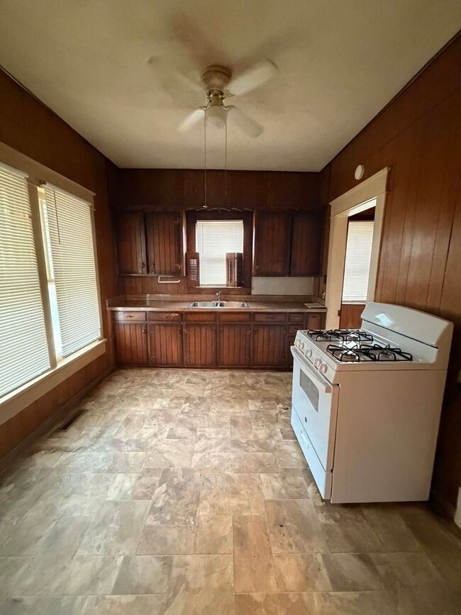 Building Photo - COMING SOON: 2 bedroom, 1 bath home with large front porch coming soon!