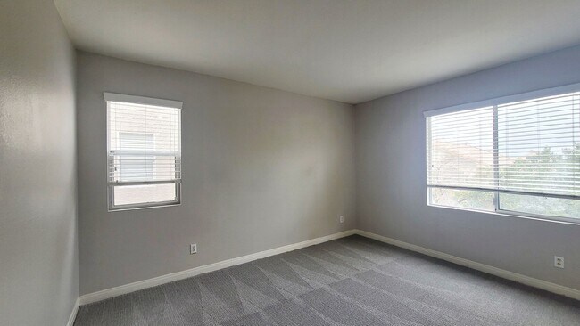 Building Photo - 7553 Dry Creek Ave