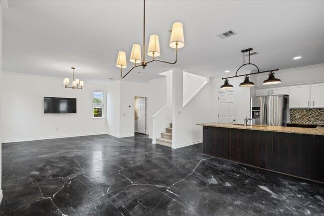 Building Photo - 2947 Moss St