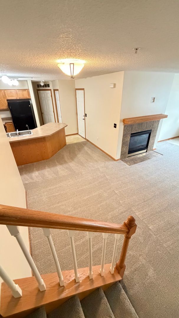 Building Photo - Freshly painted 3BD/2BA Townhome * Rosemount * Available Now