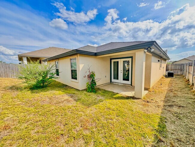 Building Photo - 1009 La Muralla St