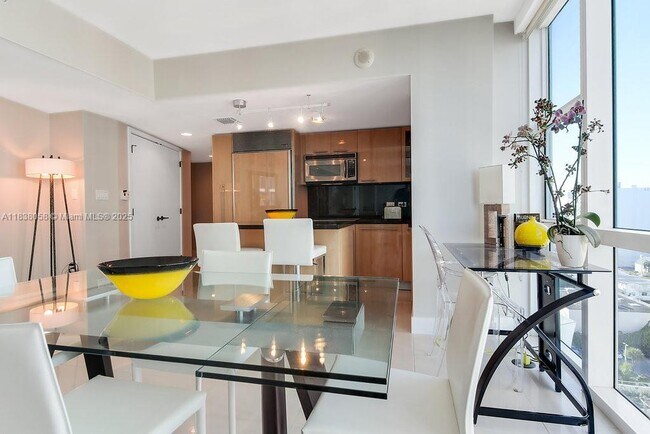 Building Photo - 6801 Collins Ave
