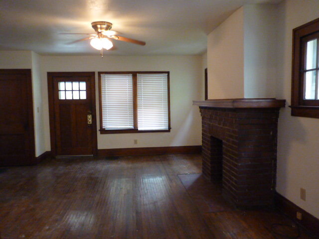Building Photo - 122 E Tompkins St