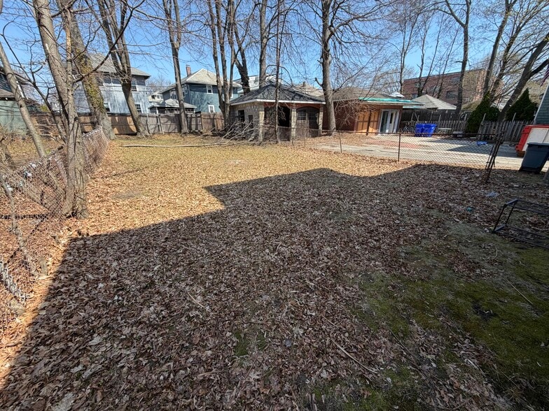 Building Photo - 23 Moraine St