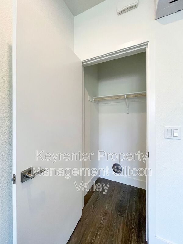 Building Photo - 333 Montague Expy