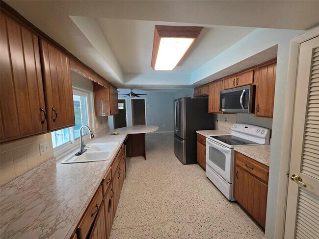 Building Photo - 25601 Laylaine Dr