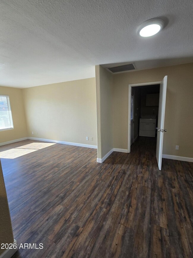 Building Photo - 9002 W Roma Ave