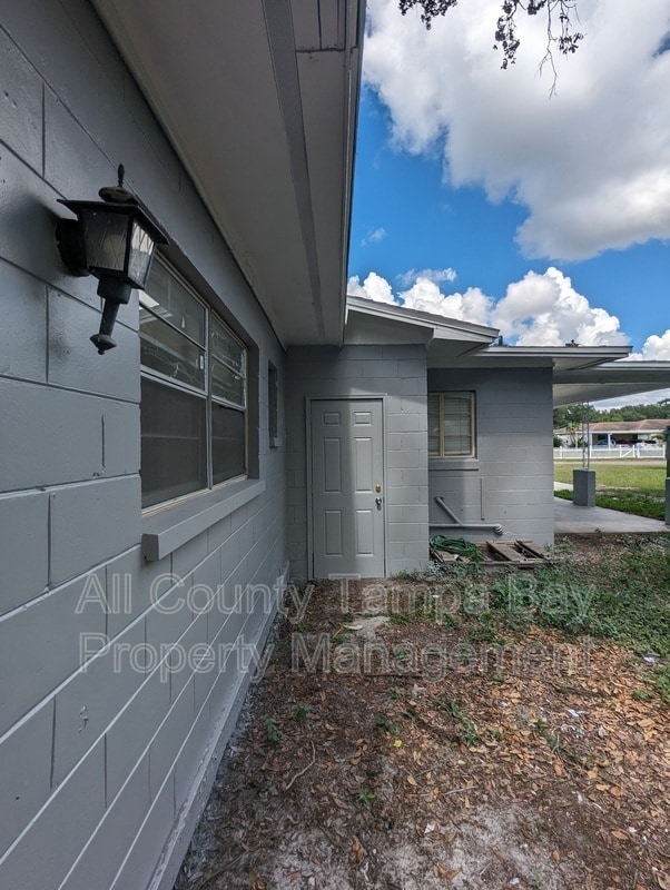 Building Photo - 1318 Divot Ln