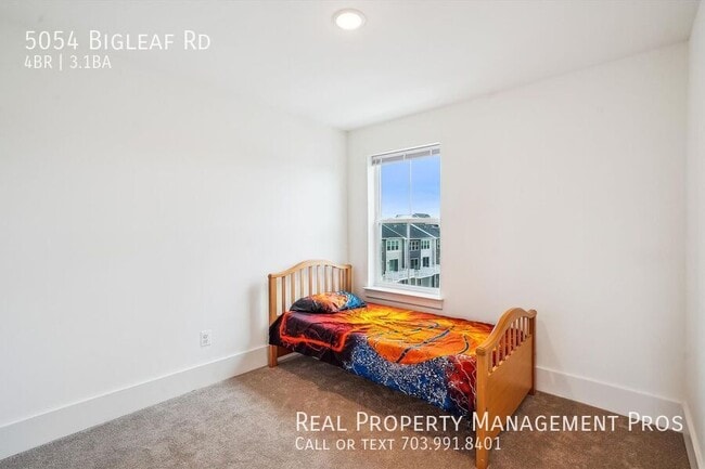 Building Photo - 5054 Bigleaf Rd
