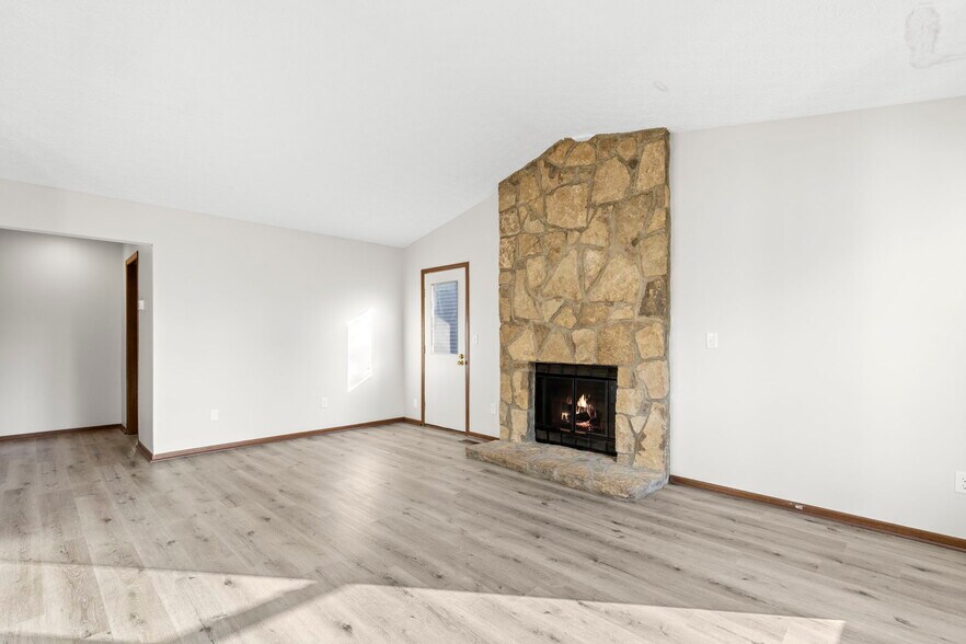 Building Photo - 1800 Weather Stone Ln