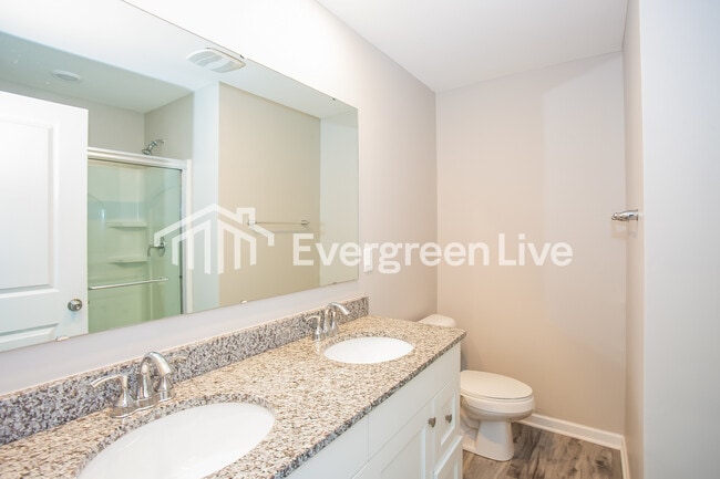 Building Photo - 331 Bell St