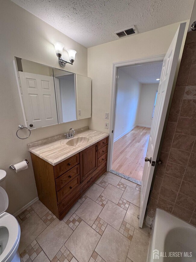 Building Photo - 1706 Pebble Pl