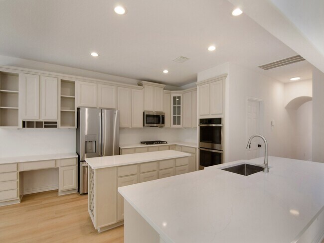 Primary Photo - 74 S Scribewood Cir