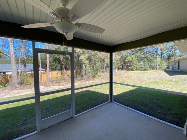 Building Photo - Custom Home - Desirable SE Ocala Neighborhood 3/2/2 **Won't Last**