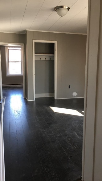 Building Photo - 101 N George St