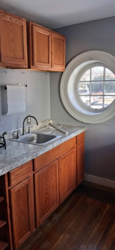 Building Photo - 204 Main St