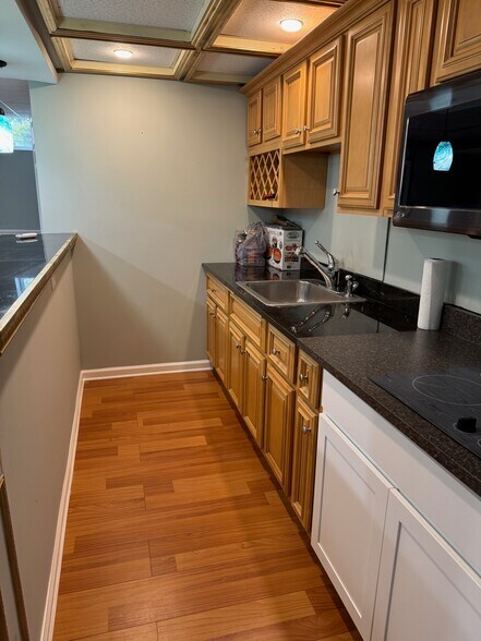 Building Photo - 3909 Silver Brook Dr