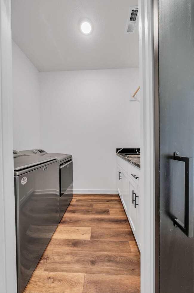 Building Photo - Modern Duplex with Spacious Design & Upsca...