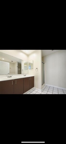 Building Photo - 14 Hemingway St