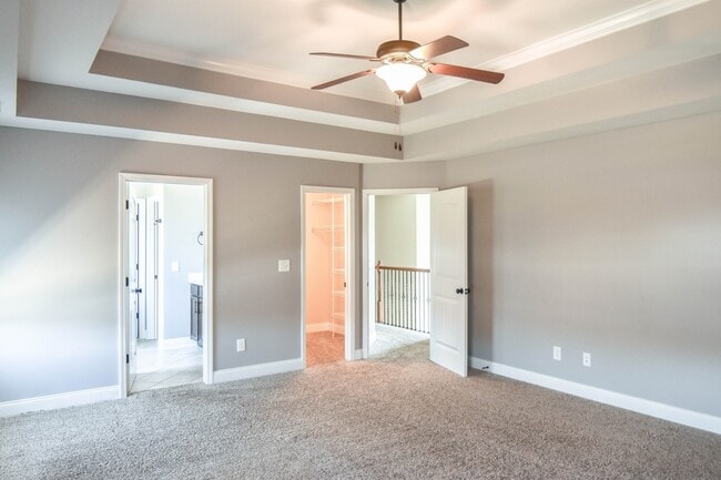 Building Photo - Dog Friendly Three Bedroom in Rossview!
