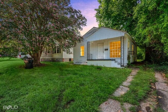 Building Photo - 3325 Judson St