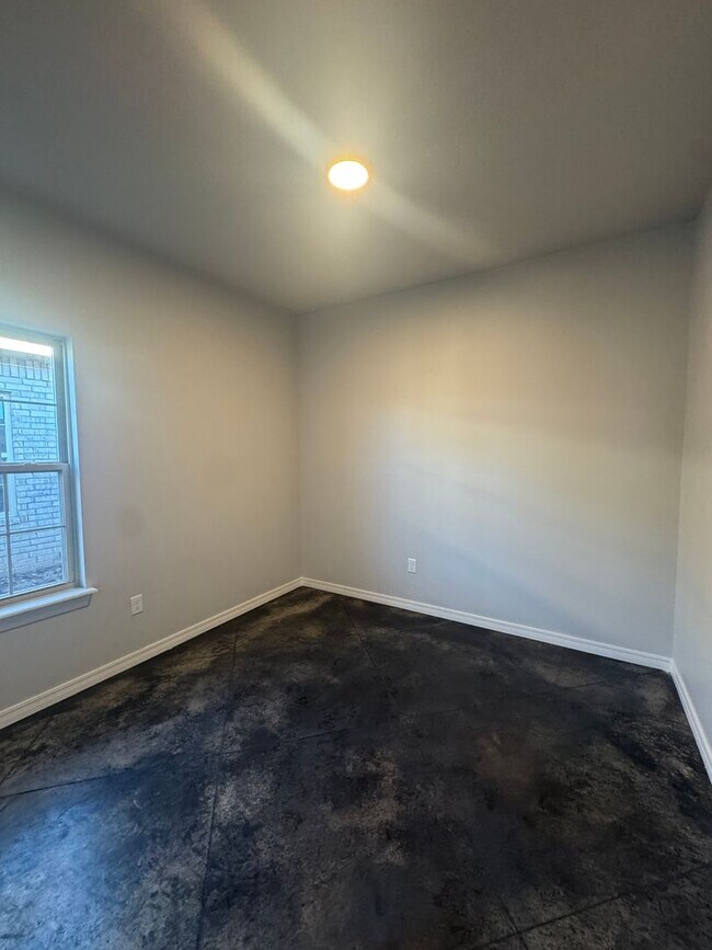 Building Photo - Located in Glendale!!!4bedrooms 2bathrooms...