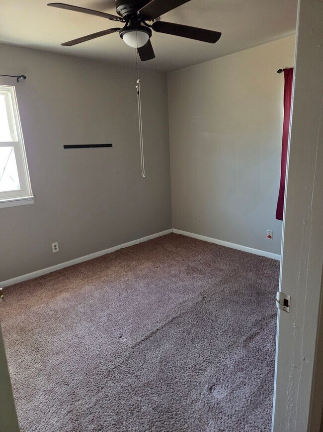 Building Photo - 516 S Park Ln