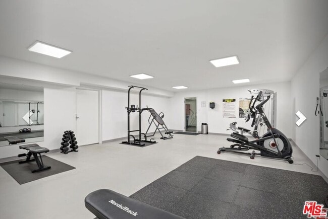 Building Photo - 960 Larrabee St