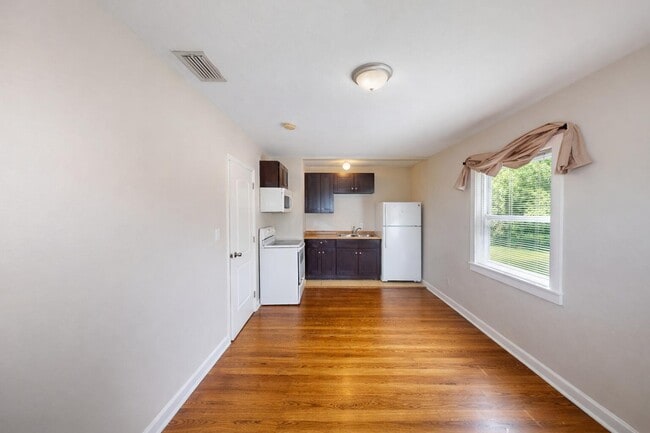 Building Photo - 509 6th Ave N