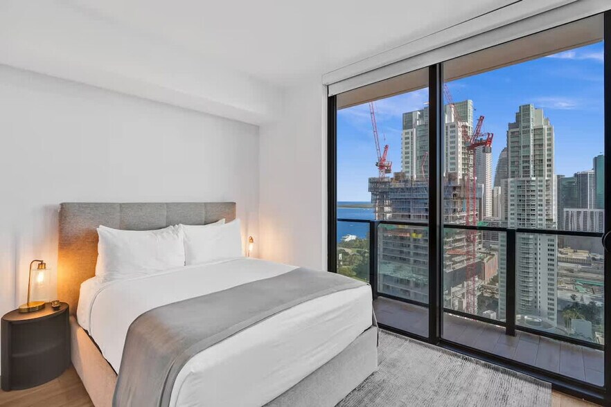 Building Photo - 398 NE 5th St