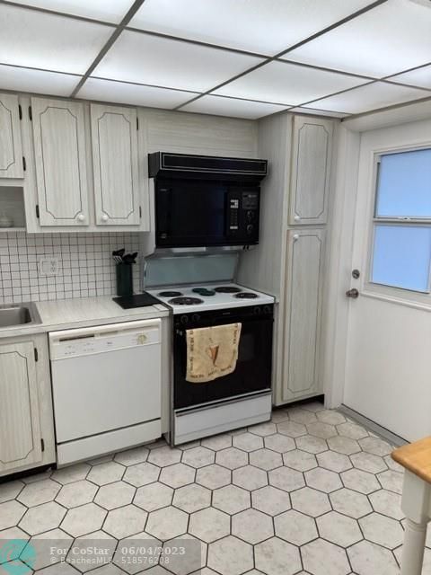 Building Photo - 2661 S Course Dr