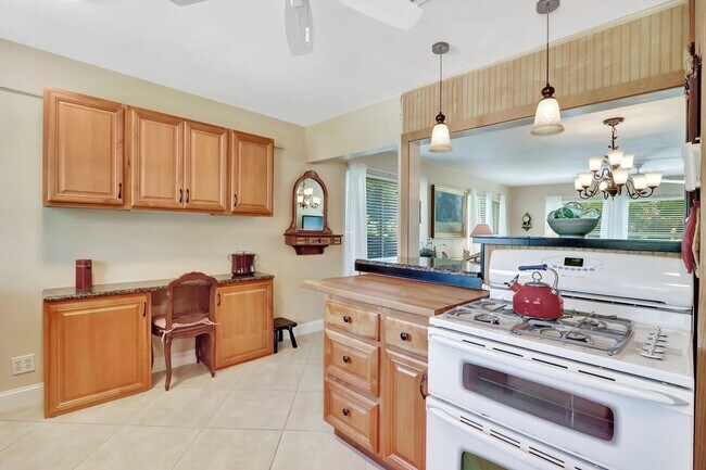 Building Photo - 390 N Juno Ln