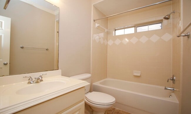 Building Photo - For Lease | 3 Bed, 2.5 Bath |2,468 Sq Ft | Olive Hill Court |