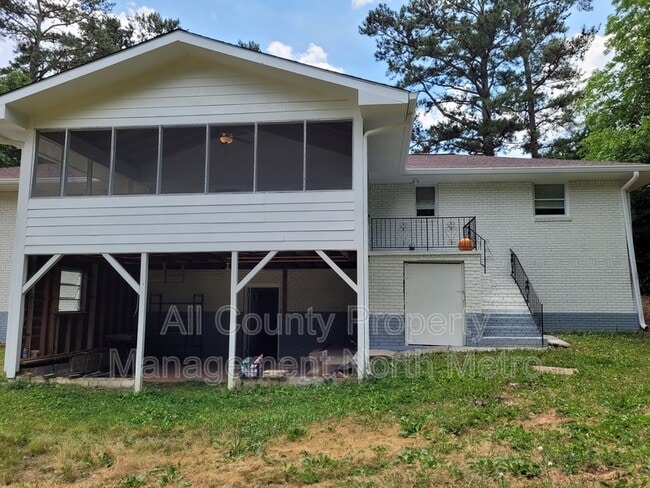 Building Photo - 2437 Lower Roswell Rd