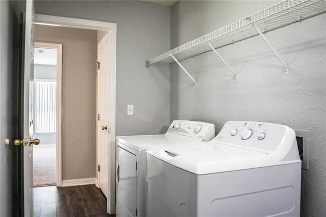 Building Photo - 233 Towhee Rd