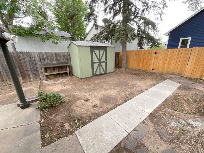 Building Photo - 1 Bedroom Home Available Near W Pikes Peak...