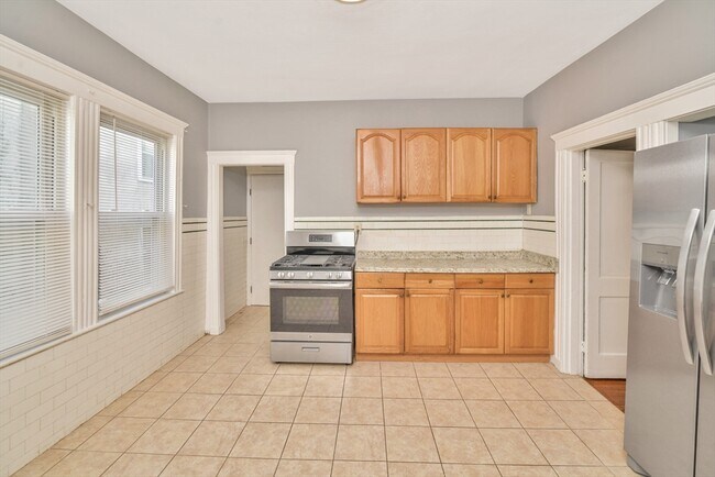 Building Photo - 146 Homestead St