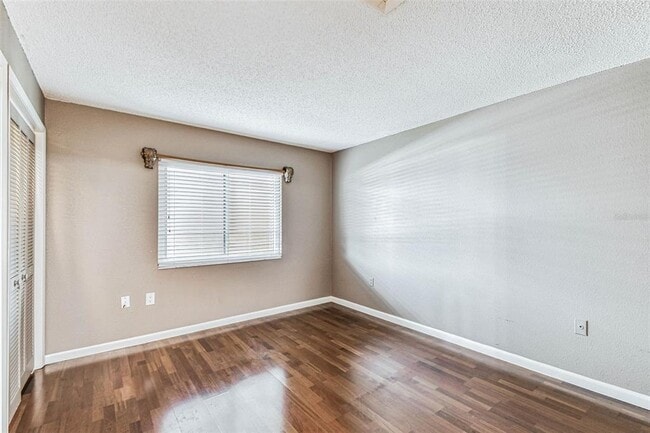 Building Photo - 204 Mary Dr